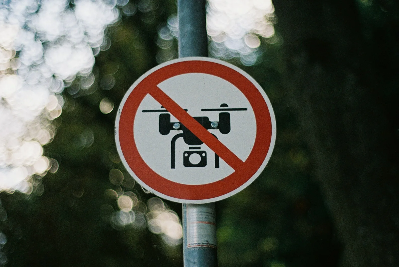 No drone sign on a pole
