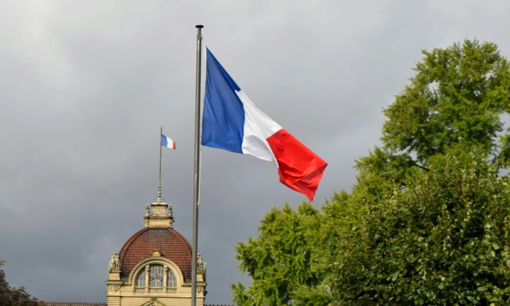 flag of us a on pole