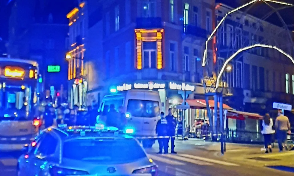 Potrącenie przez tramwaj STIB/MIVB na placu Liedts. Pieszy trafił do szpitala w niepokojącym stanie