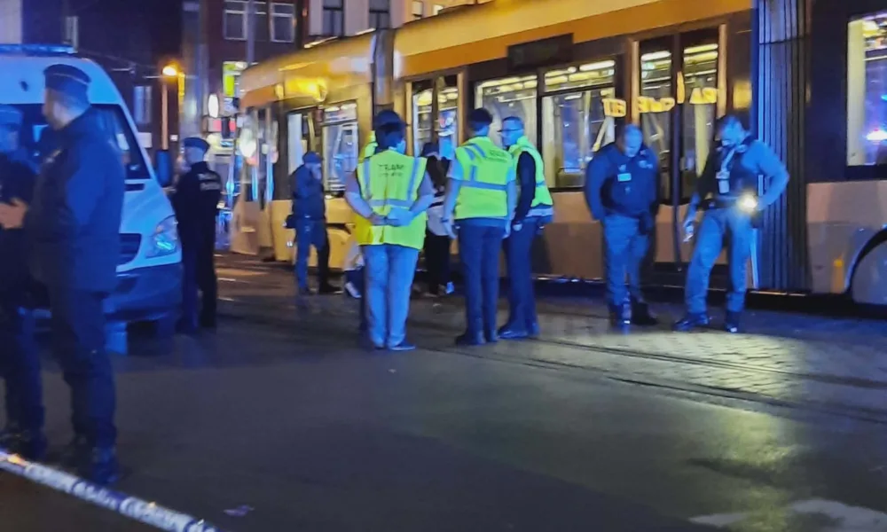 Potrącenie przez tramwaj STIB/MIVB na placu Liedts. Pieszy trafił do szpitala w niepokojącym stanie