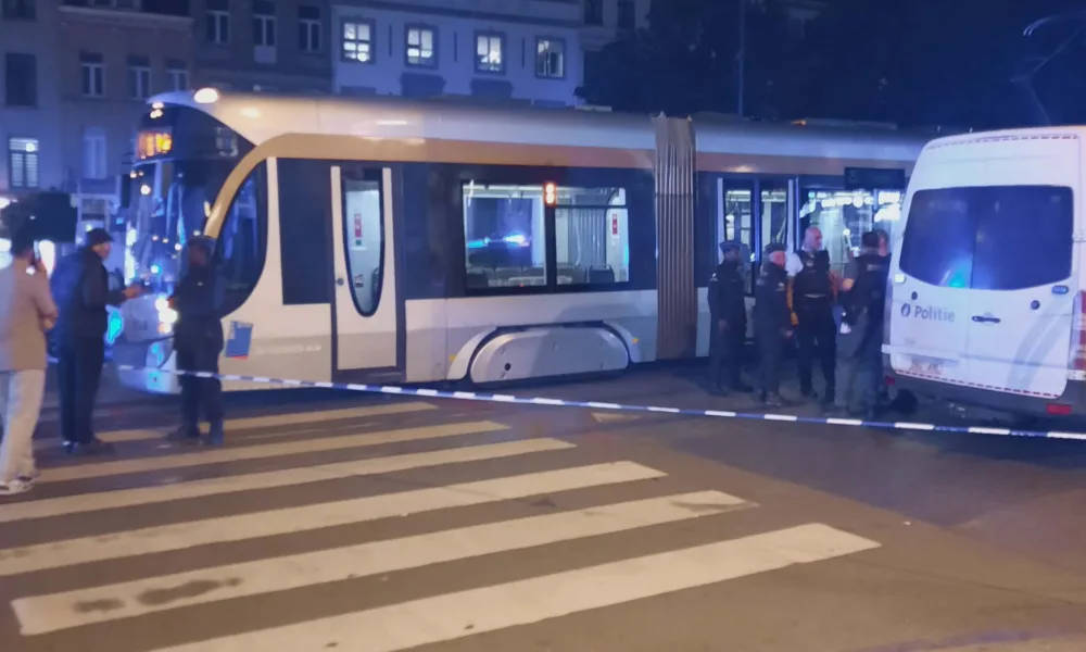 Potrącenie przez tramwaj STIB/MIVB na placu Liedts. Pieszy trafił do szpitala w niepokojącym stanie