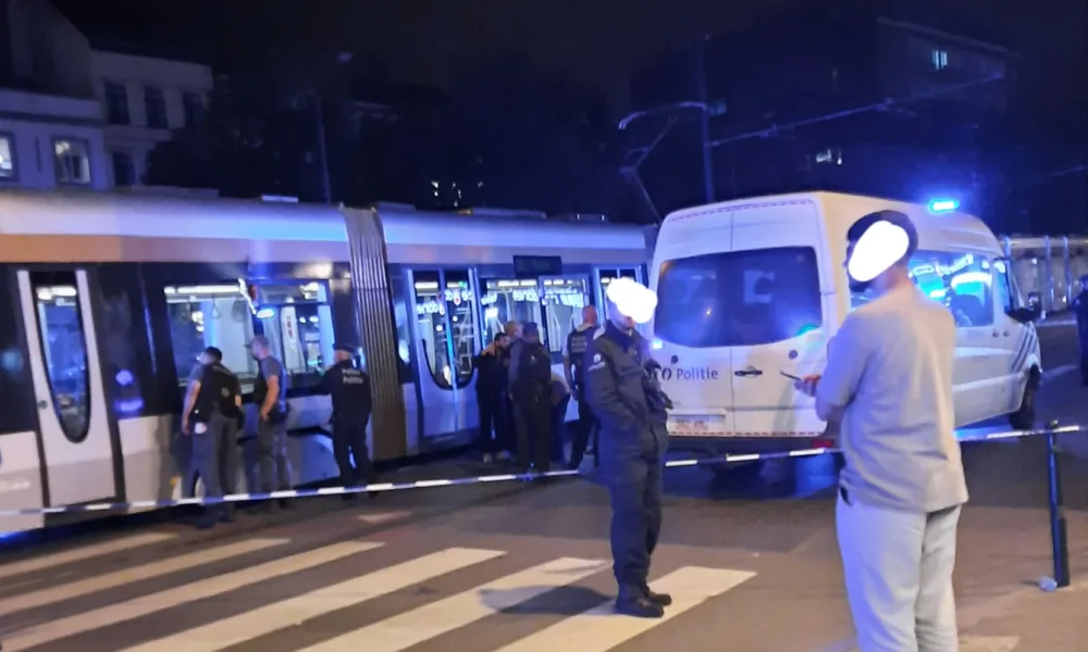 Potrącenie przez tramwaj STIB/MIVB na placu Liedts. Pieszy trafił do szpitala w niepokojącym stanie