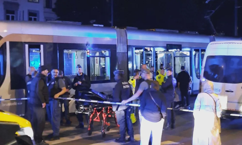 Potrącenie przez tramwaj STIB/MIVB na placu Liedts. Pieszy trafił do szpitala w niepokojącym stanie