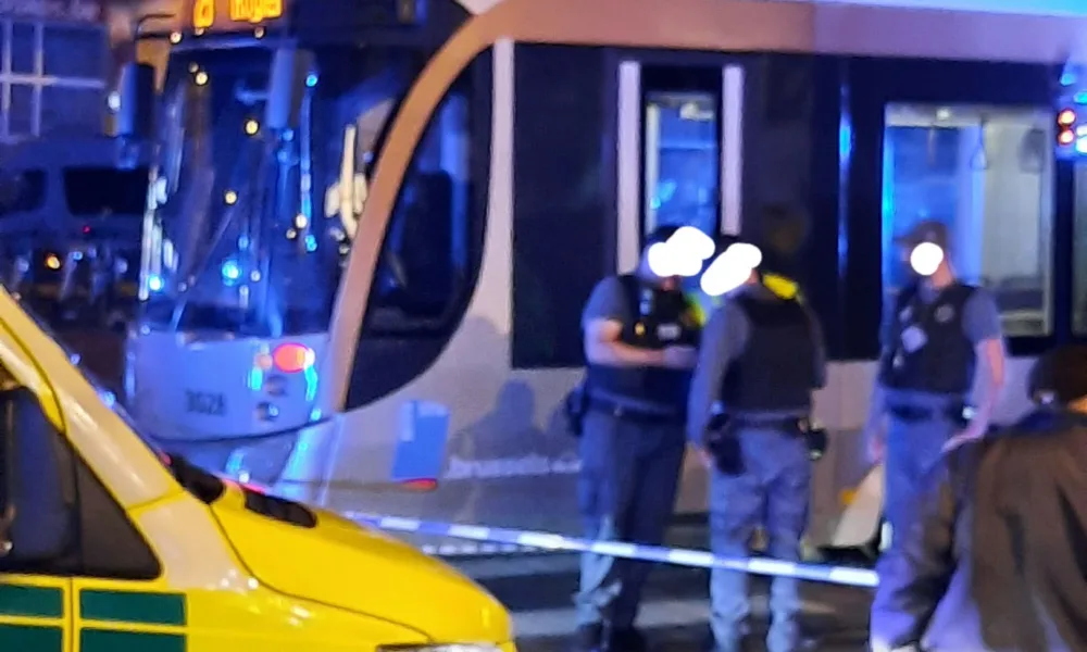 Potrącenie przez tramwaj STIB/MIVB na placu Liedts. Pieszy trafił do szpitala w niepokojącym stanie