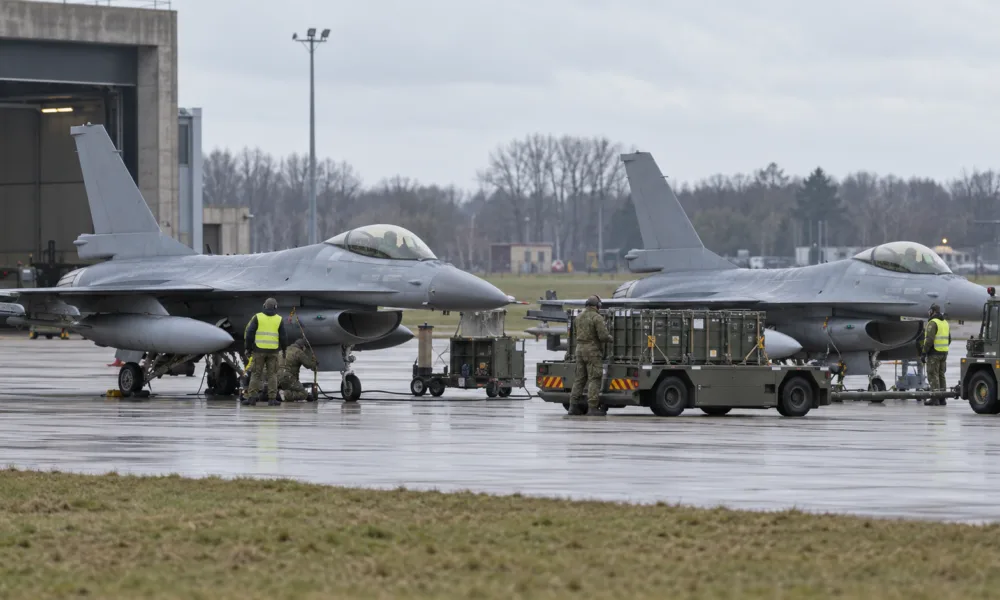 Myśliwce F-16 na belgijskiej bazie lotniczej