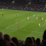 Mecz piłki nożnej kobiet na stadionie wieczorem - wizualizacja SI