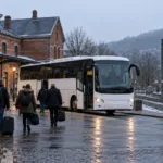 Autobus zastępczy przed dworcem kolejowym w Walonii - wizualizacja SI