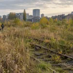 Teren Josaphat w Schaerbeek: komisja przeciw budowie 537 mieszkań – o pozwoleniu zdecyduje Region Stołeczny Brukseli