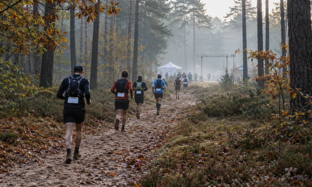 Mistrzostwa świata Backyard Ultra w Retie – biegacze pokonują 6,706 km co godzinę, aż zostanie jeden