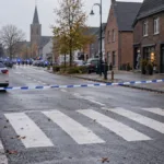 Przejście dla pieszych odgrodzone taśmą policyjną w centrum miejscowości