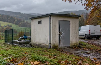 Gmina Tellin ostrzega: nie pić wody z kranu po akcie wandalizmu w stacji pompowania wody pitnej – analizy w poniedziałek 19 października