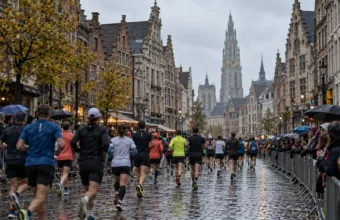 Ponad 20 000 biegaczy na Antwerp Marathon w niedzielę 18 października – wilgotna jesienna pogoda idealna dla zawodników, chłodno dla kibiców