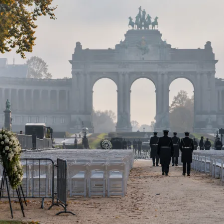 Piątek 16 października w Brukseli: hołd dla zabitego policjanta o godz. 11.00 w parku Cinquantenaire i drugi dzień szczytu UE – policja zapowiada utrudnienia w ruchu