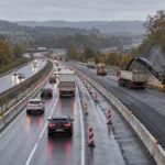 Roboty drogowe na autostradzie E40 w okolicach Liège, pachołki i bariery rozdzielające pasy ruchu