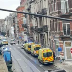 Karetki i wozy straży pożarnej na rue Moris na Saint-Gilles
