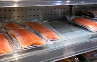 Lidl wycofuje filety z wędzonego pstrąga marki Nautica – możliwa obecność bakterii Listeria