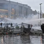 Protest w Brukseli zamienił się w zamieszki przy Bruxelles-Midi – policja użyła gazu łzawiącego i armatki wodnej