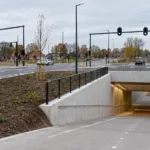 Skrzyżowanie Mechelse Poort w Dendermonde znów w pełni otwarte po ponad dwóch latach prac – rowerzyści i piesi przejadą tunelami