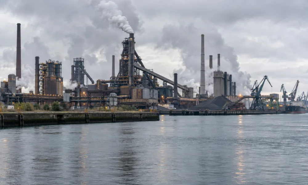 Flandria wstrzymuje 317,5 mln euro na ekologiczną przebudowę ArcelorMittal – pieniądze dopiero po konkretnych postępach