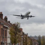 Ponad 900 mieszkańców Brukseli przyłącza się do pozwu przeciw trasie podejścia RNP 07L na lotnisko w Zaventem – domagają się zawieszenia „trasy Crucke” i odszkodowania