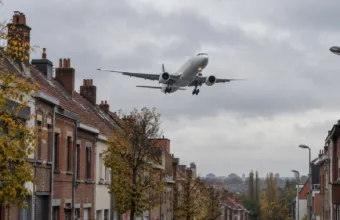 Ponad 900 mieszkańców Brukseli przyłącza się do pozwu przeciw trasie podejścia RNP 07L na lotnisko w Zaventem – domagają się zawieszenia „trasy Crucke” i odszkodowania