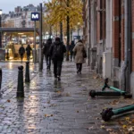 Bruksela zakazuje hulajnóg elektrycznych w 19 punktach handlu narkotykami – dotyczy też prywatnych, burmistrzowie mogą wprowadzić godzinę policyjną