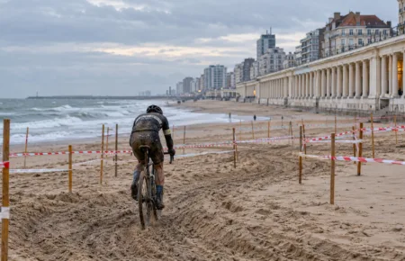 100 dni do mistrzostw świata w kolarstwie przełajowym w Ostendzie – od 29 do 31 stycznia na plaży i przy hipodromie, pierwszy raz od 11 lat z publicznością w Belgii