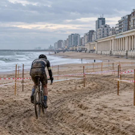 100 dni do mistrzostw świata w kolarstwie przełajowym w Ostendzie – od 29 do 31 stycznia na plaży i przy hipodromie, pierwszy raz od 11 lat z publicznością w Belgii
