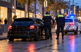 Genk walczy z uciążliwościami w centrum – punkt kontaktowy policji dla handlu i gastronomii, 130 pojazdów z głośnymi tłumikami zajętych w 10 miesięcy