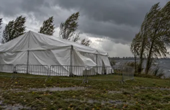 Sztorm Austen odwołuje piątkowe imprezy we Flandrii Wschodniej – bez Nocy Ruchu Młodzieżowego nad Donkmeer, w Aalst bez meczu i cyrku, amatorski futbol stoi