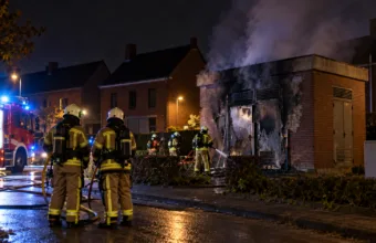 Pożar kabiny wysokiego napięcia w Asse – wybuchy i brak prądu w całej dzielnicy, przyczyna nieznana