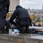 Liga Praw Człowieka: policja w Brukseli nielegalnie zabierała demonstrantom sól fizjologiczną, maseczki i transparenty – strefa policji powołuje się na ustawę o funkcji policji