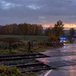 Młody motocyklista zginął potrącony przez pociąg w Grez-Doiceau – na autostradzie E19 w Loenhout siedem osób lekko rannych