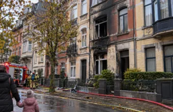 Dziewięcioosobowa rodzina z Schaerbeek straciła mieszkanie w pożarze – od 31 października może zostać bez dachu nad głową