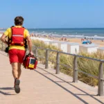 Ratownicy plażowi pomagali przy nagłych wypadkach medycznych na wybrzeżu – na miejscu średnio 5-6 minut przed karetką
