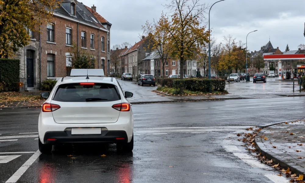 Droższe paliwo podnosi ceny lekcji jazdy – szkoły jazdy doliczają od 2 do 5 euro za godzinę, przy ciężarówkach prawie 10 euro