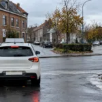 Droższe paliwo podnosi ceny lekcji jazdy – szkoły jazdy doliczają od 2 do 5 euro za godzinę, przy ciężarówkach prawie 10 euro
