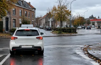 Droższe paliwo podnosi ceny lekcji jazdy – szkoły jazdy doliczają od 2 do 5 euro za godzinę, przy ciężarówkach prawie 10 euro