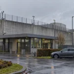 61-latka przemycała narkotyki do więzienia w Hasselt w pieluchach dla dorosłych – 14 miesięcy więzienia
