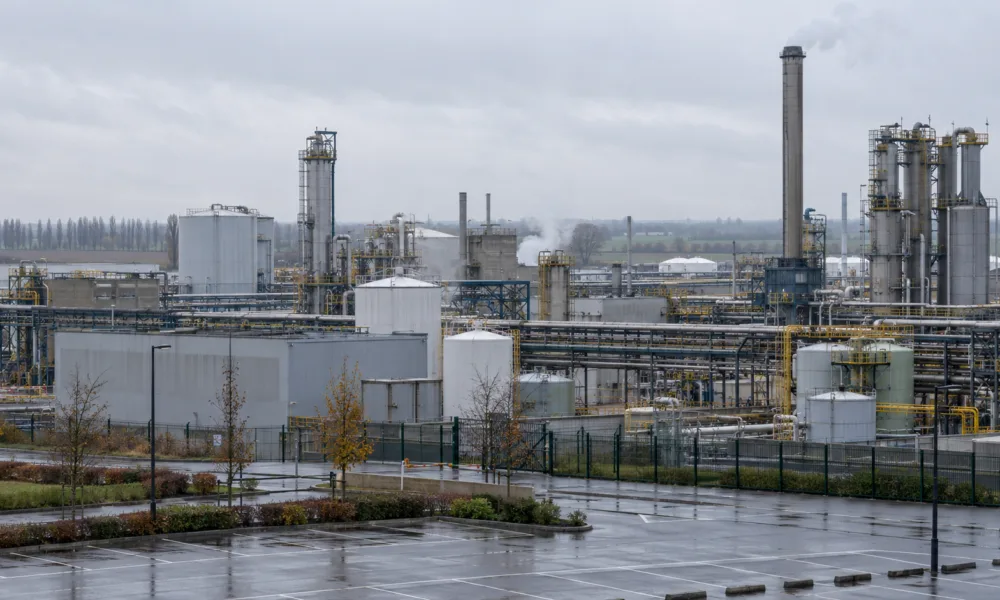 Vynova w Tessenderlo-Ham wstrzymuje produkcję przez wysokie ceny energii – niepewna przyszłość około 600 pracowników