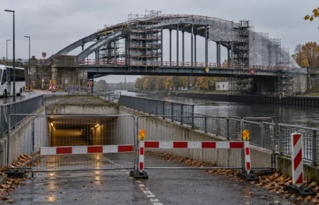 Przejście dla pieszych i rowerzystów pod mostem Busteau w Ghlin zamknięte bez zapowiedzi – od środy 28 października wahadłowe busy