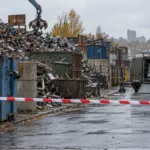 Granat w centrum sortowania złomu na Forest – ewakuacja firm i strefa bezpieczeństwa przy rue Saint-Denis, saperzy: pusty i niegroźny