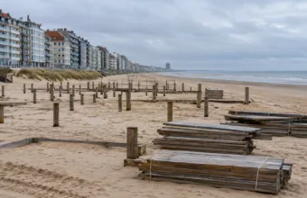 Knokke-Heist cofa wszystkie 25 koncesji na bary plażowe po decyzji Rady Stanu – właściciele: „Czysty skandal”