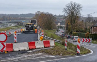 Wjazd nr 4 Rosières na autostradę E411 całkowicie zamknięty od 4 do 30 listopada – objazd przez Genval i Rosières, na trasie ograniczenie do 30 km/h