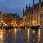 Protest nacjonalistycznych studentów na Grote Markt w Leuven w środę wieczorem – miasto odwołało wykład Filipa Dewintera, zapowiedziano kontrmanifestacje