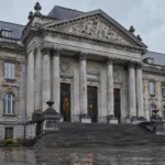 Proces o gwałty na parkingu dworca w Mons – prokuratura żąda czterech lat więzienia dla mężczyzny z La Louvière