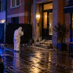 Wybuch ładunku przy bloku mieszkalnym przy Provinciestraat w Antwerpii – uszkodzone drzwi wejściowe i próg, nikt nie został ranny
